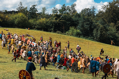 Two lines are fighting on a sunny hillside in Sletten